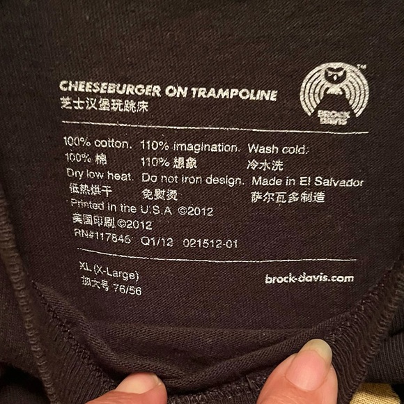 CHEESEBURGER ON TRAMPOLINE Short Sleeve Graphic Shirt T-shirt. Sz L. - Picture 4 of 4